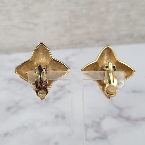 Vintage Gold and Cream Enamel Clip On Earrings Blossom 4 Point Star Anise Shape - Picture 6 of 8